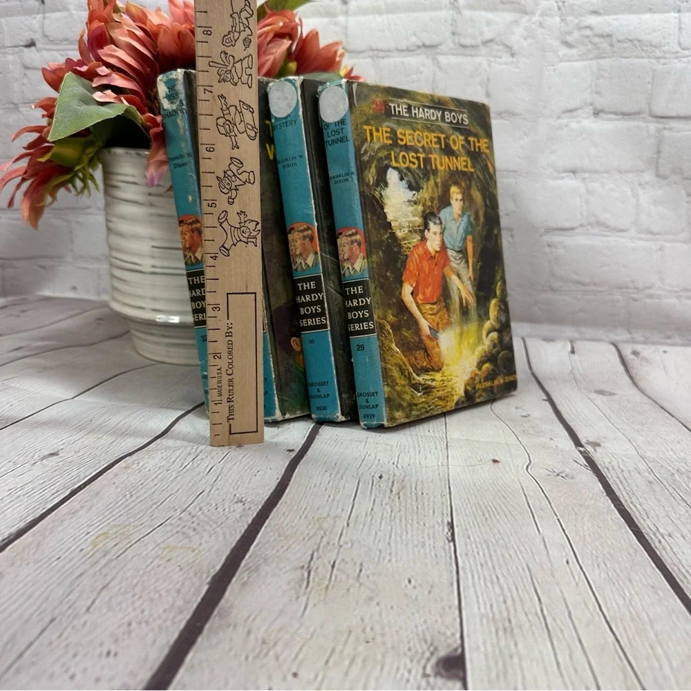 vintage the hardey boys series books vol 29, 30, 31, 33,